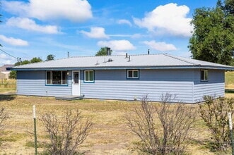 Building Photo - 3 Bedroom 2 Bathroom
Newly Updated House