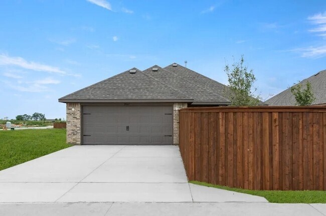 Building Photo - 2841 Hay Ln