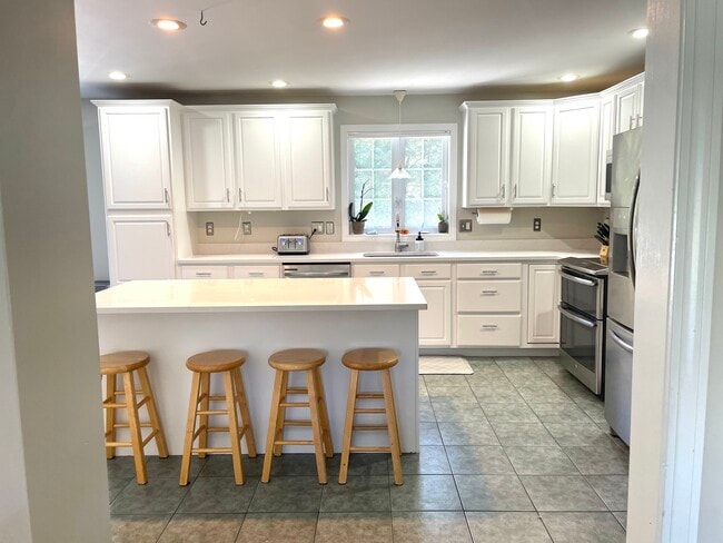 Building Photo - 64 Hamilton Dr