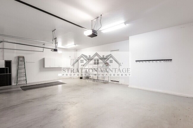 Building Photo - 7150 W Heritage Way