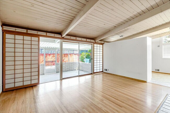 Building Photo - 3 Bedroom 2 Bath Home located in Palo Alto's Palo Verde Neighborhood!