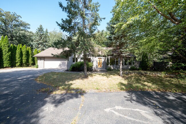 Building Photo - 14510 Gleason Lake Dr