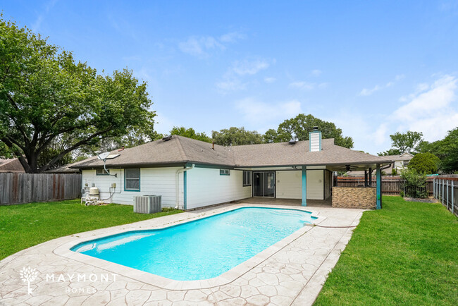 Building Photo - Spacious 4-Bedroom Home with Pool in Yorkt...