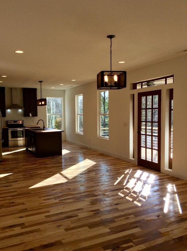 Building Photo - Private 3/2 in Harrison Coming SOON! Must ...