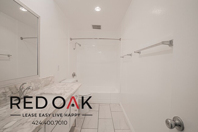 Building Photo - 15101 Magnolia Blvd