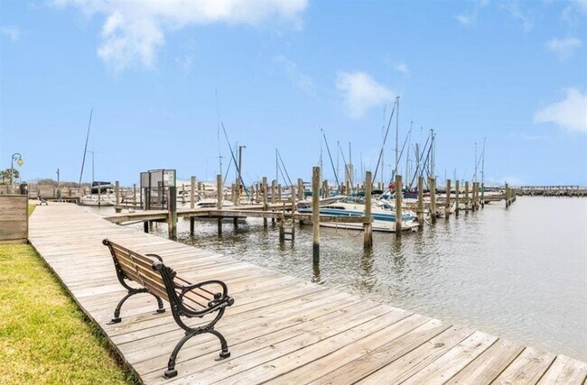 Building Photo - 18104 Starboard Dr