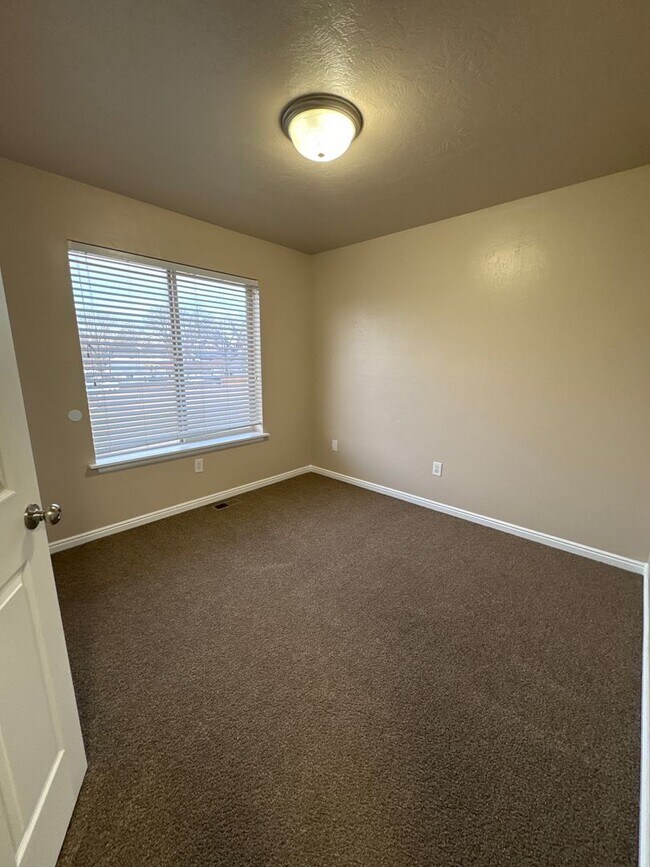 Building Photo - West Park #8