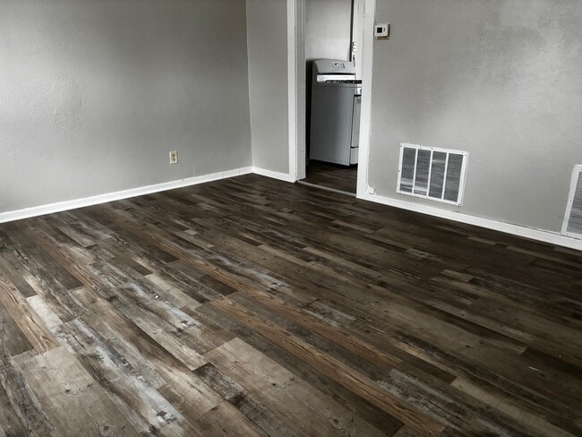 Building Photo - 43 23rd St S