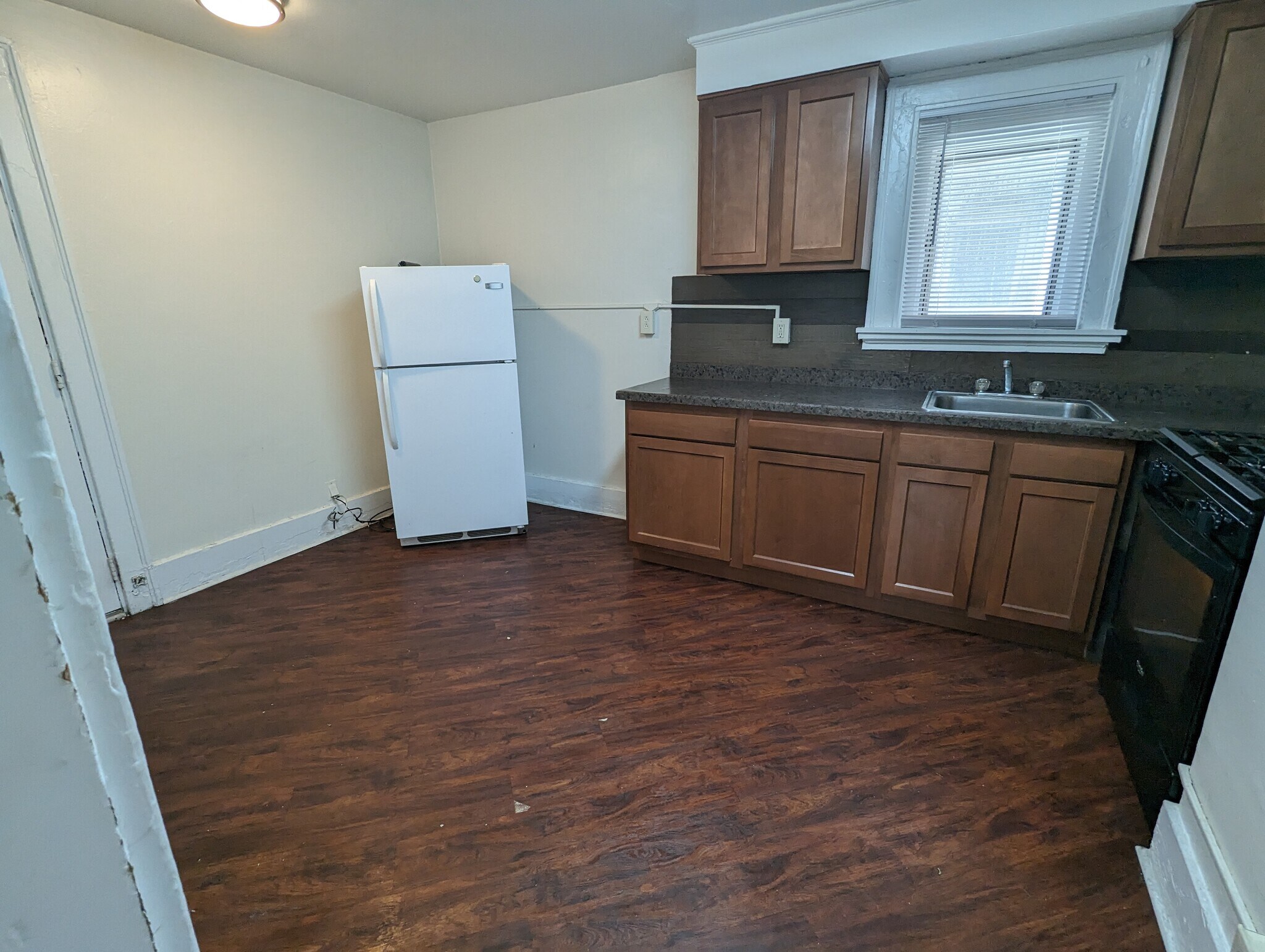 Building Photo - 608 Elmwood Ave