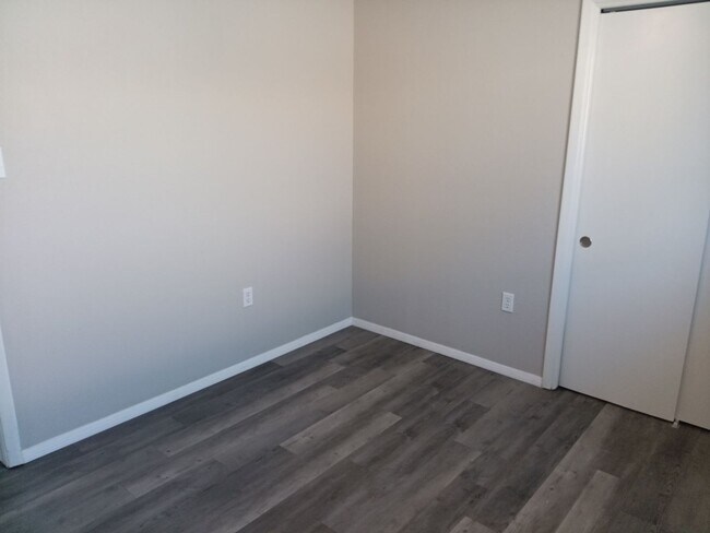 Building Photo - Charming 4-bedroom, 2-bathroom! Showings available NOW!