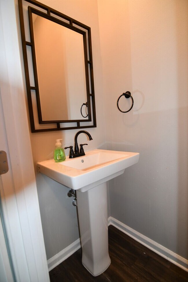 Building Photo - Zachary School District!  Trendy, 3 bedroom, 2.5 bath home in coveted Marshall Bonds Subdv