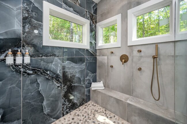 Building Photo - 288 Stonewall Road-SI ID1055518P