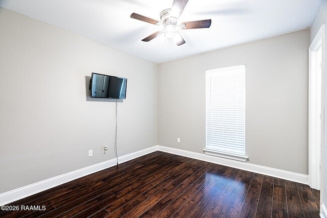 Building Photo - 319 Harvest Ln