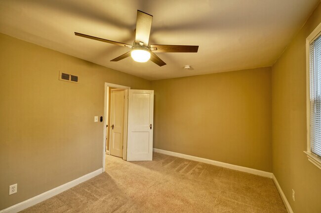 Building Photo - 28 54th St SE