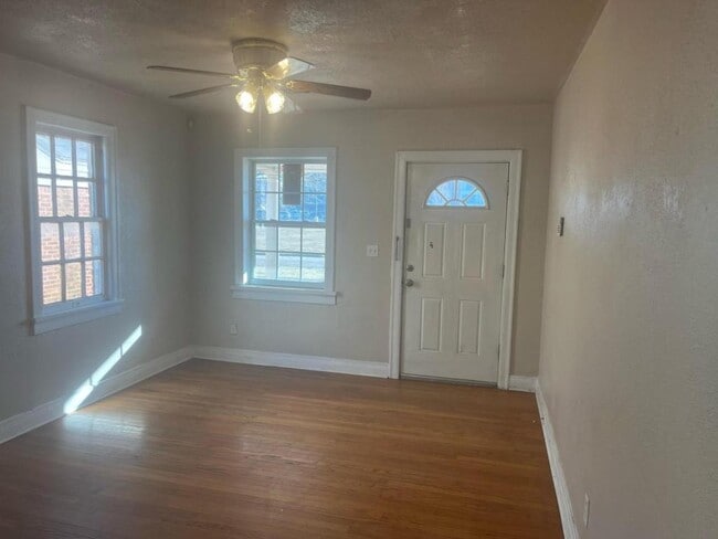 Building Photo - 301 NE 26th St