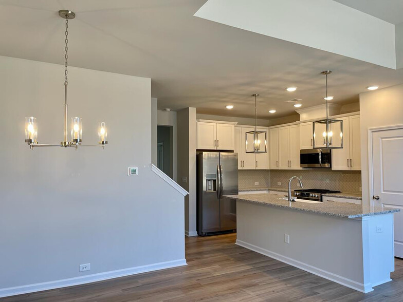 Building Photo - Room in Townhome on Statesville Ave