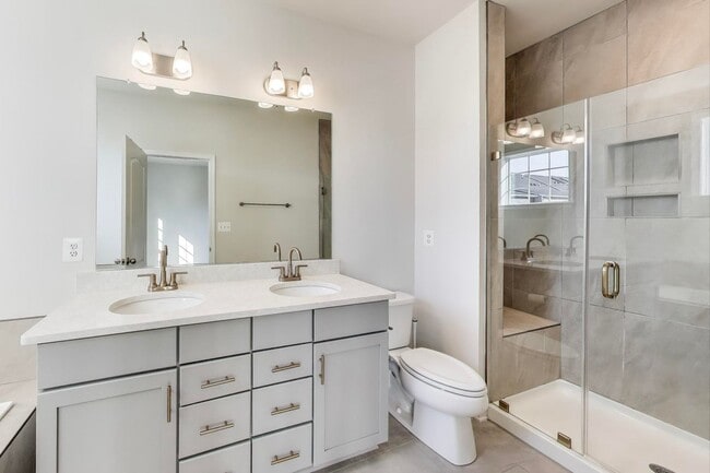 Building Photo - Luxurious on Lanham Hill - 3 + 3.5 Near New TH 3 bed + 3 Ba