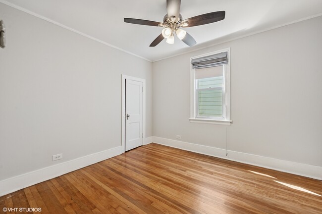 Building Photo - 4132 N Claremont Ave
