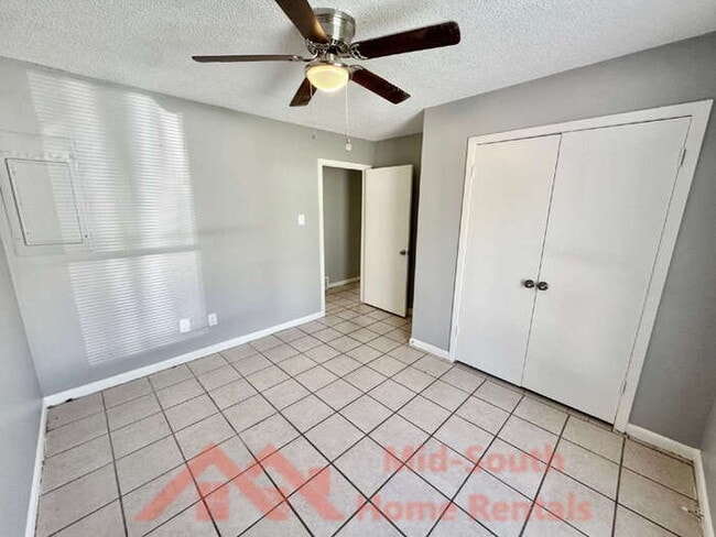 Building Photo - 5168 Corkwood Dr