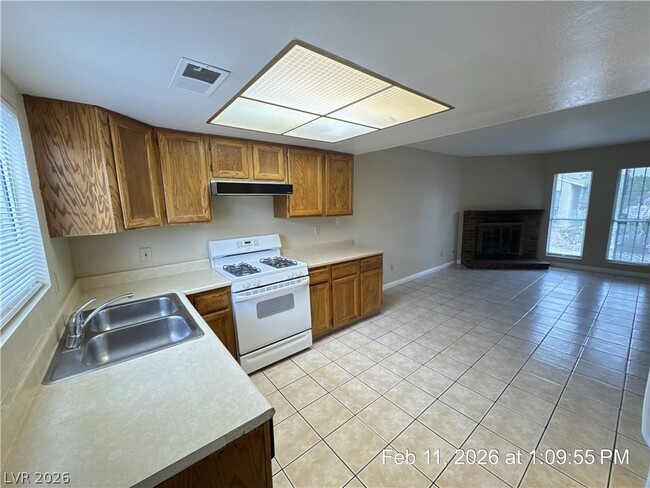 Building Photo - 580 Sellers Pl