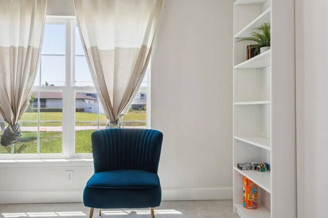 Building Photo - 3715 SW 17th Ave