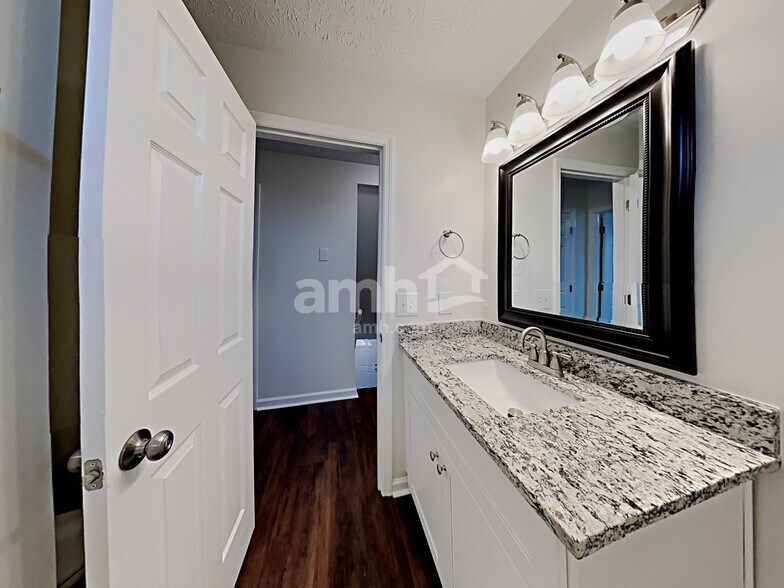 Building Photo - 112 Bradford Cir