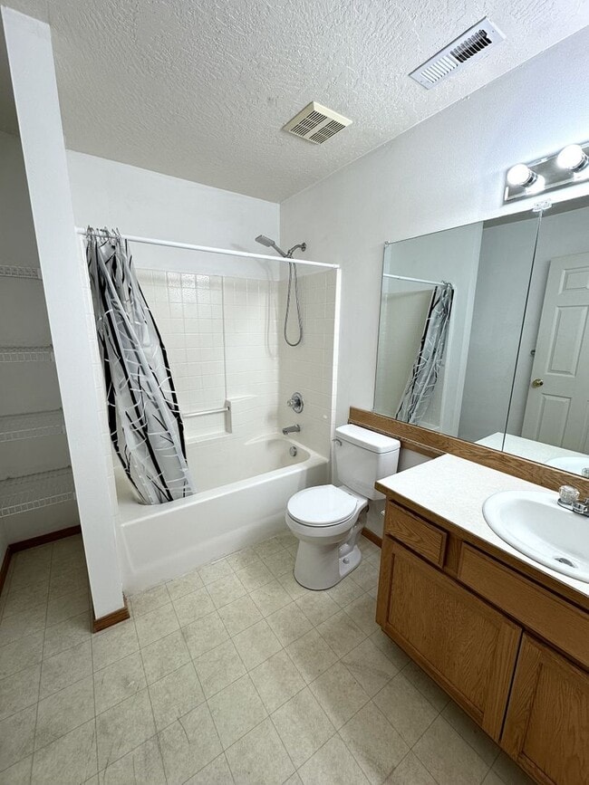 Building Photo - Welcome to Your New Home in West Pasco!