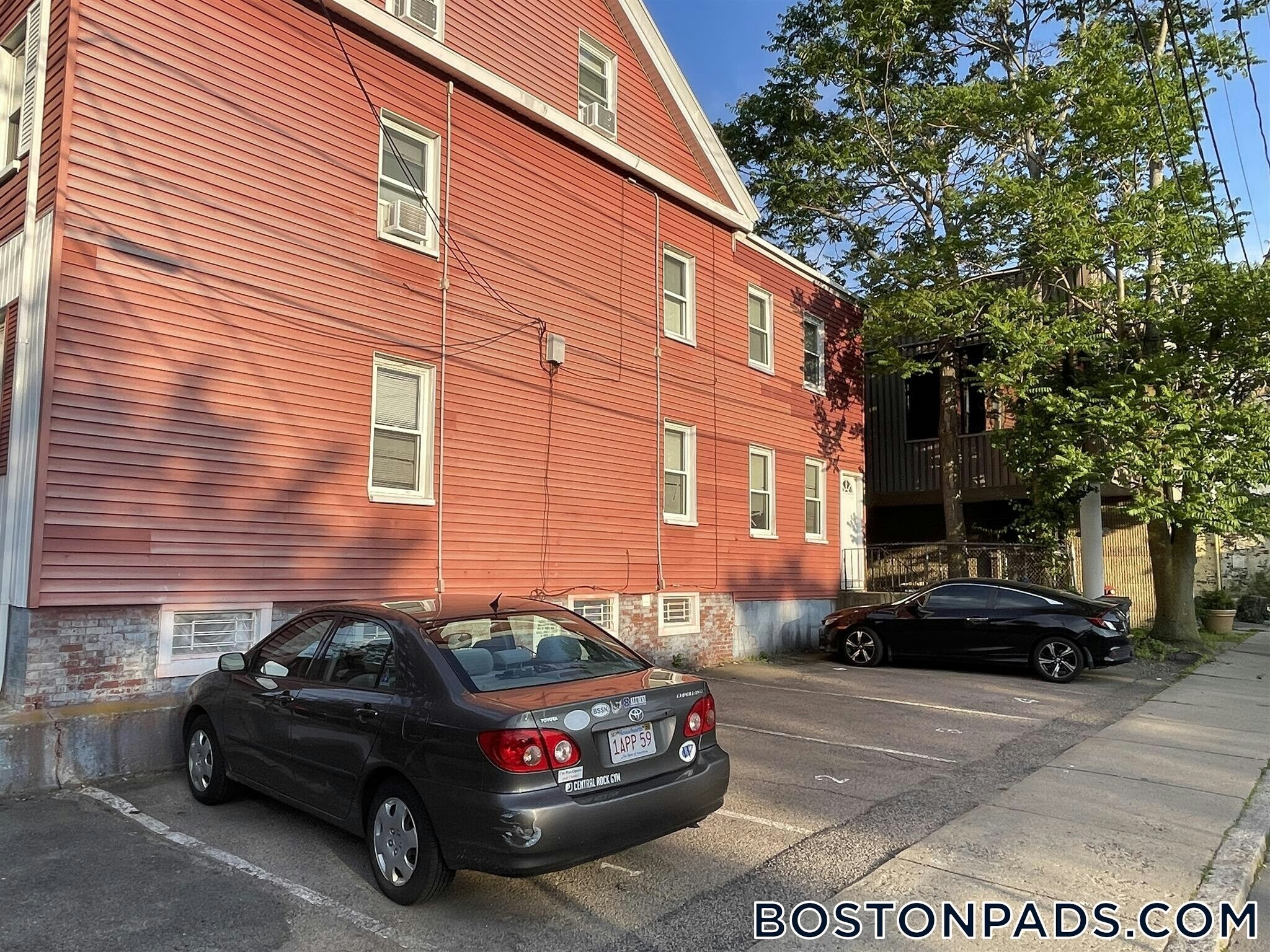 Building Photo - 72 School St