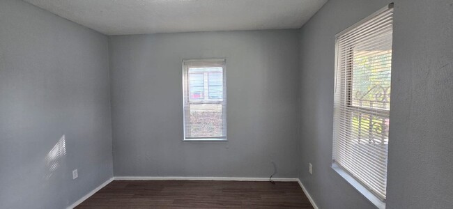 Building Photo - Move in Special $500 off first  full month