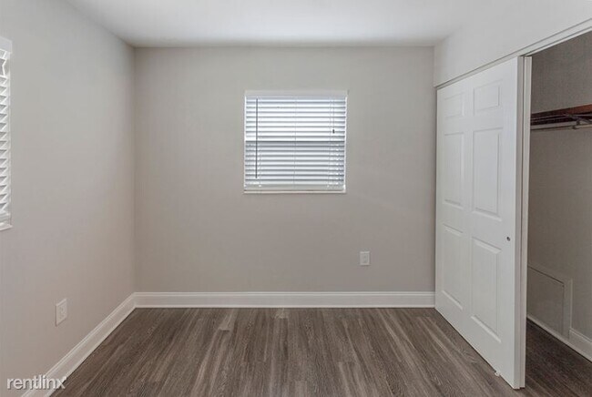 Building Photo - 3104 W San Juan St