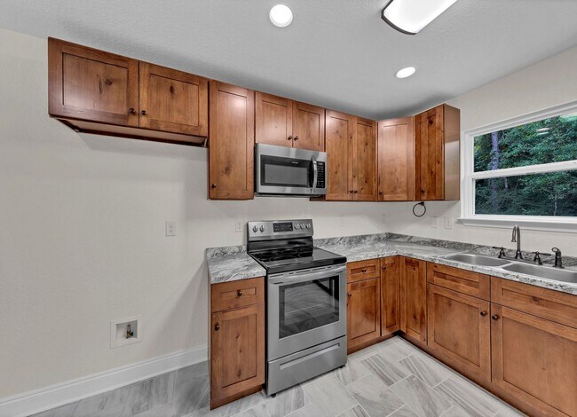 Building Photo - MOVE IN SPECIAL 1/2 off 1st months rent!!!!