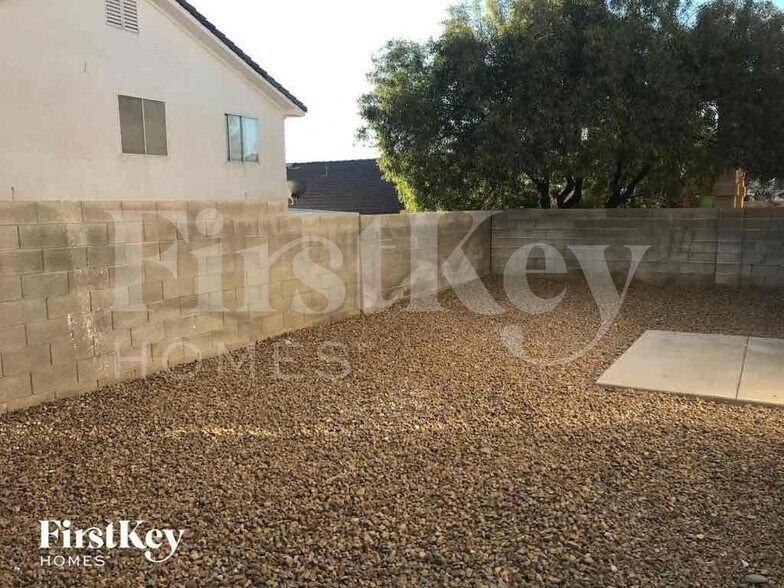 Building Photo - 7404 Fencerow St