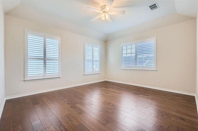 Building Photo - 2114 Cliffs Edge Dr