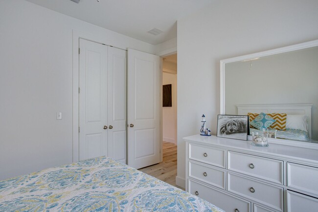 Building Photo - Destin- Bright & Modern 3-Bedroom Home wit...