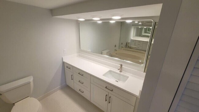 Building Photo - 2480 Presidential Way