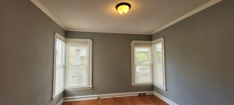 Primary Bedroom - 533 W Water St