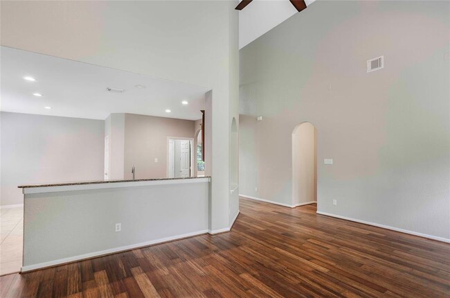 Building Photo - 6 Colewood Ct