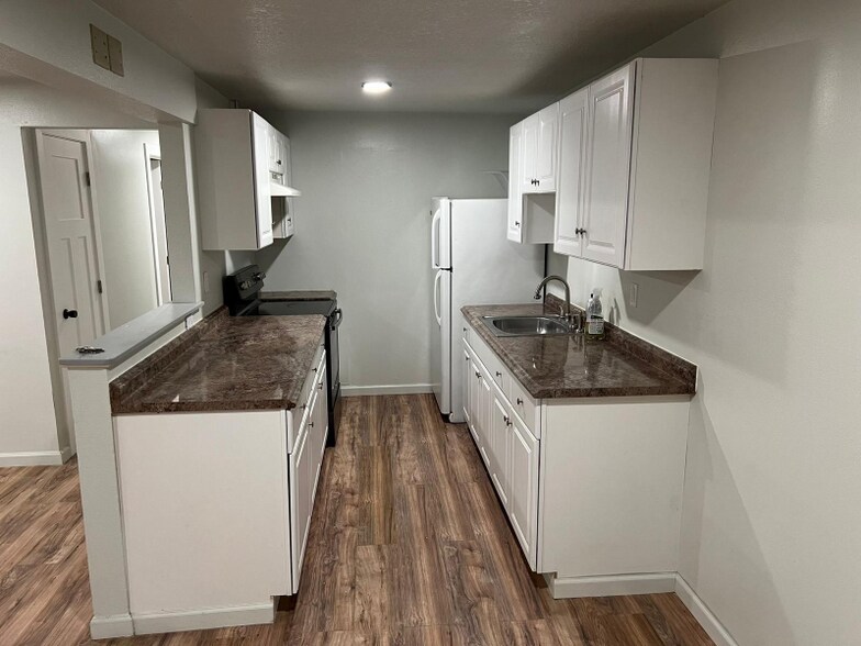 Building Photo - 2415-2417 E 20th St