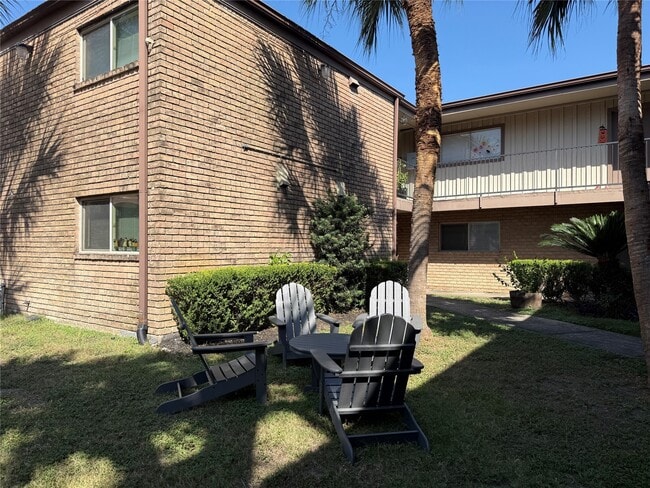 Building Photo - 1530 Heights Blvd