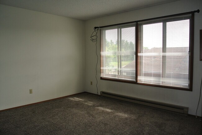 Building Photo - House- NW