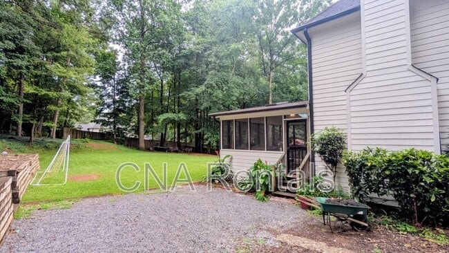 Building Photo - 573 Trailwood Ln SW