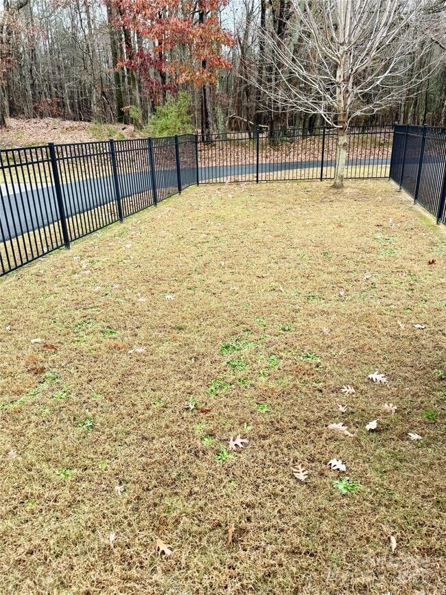 Building Photo - 304 Harrison Ln