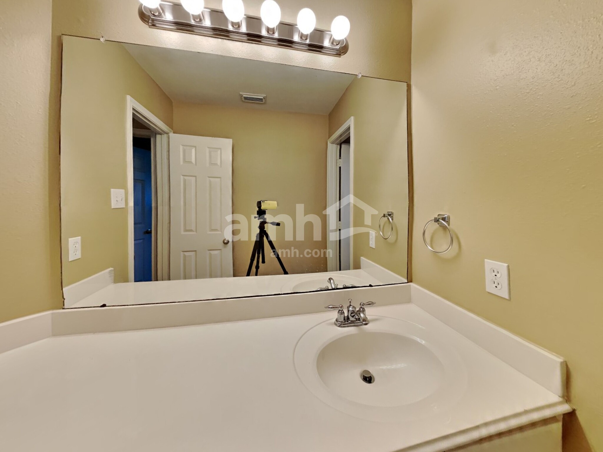 Building Photo - 12919 Palm Leaf Ct