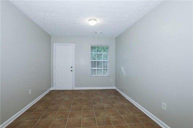 Building Photo - 592 Elle's Wy