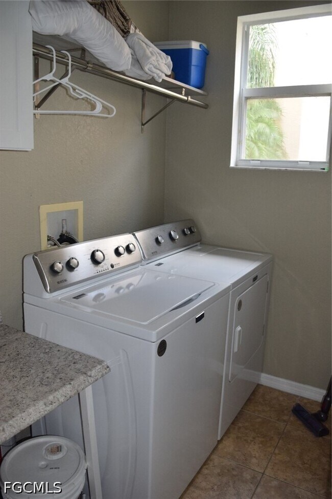 Building Photo - 9923 Springlake Cir