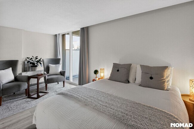 Building Photo - Charming Studio Condo in Denver
