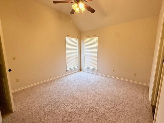 Building Photo - 620 Summit Crest Ln