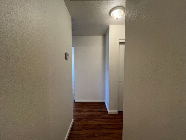 Building Photo - Downtown Duplex