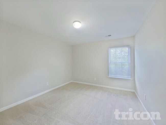 Building Photo - 750 Chariot Way