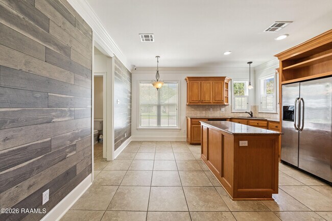 Building Photo - 100 Shumard Dr